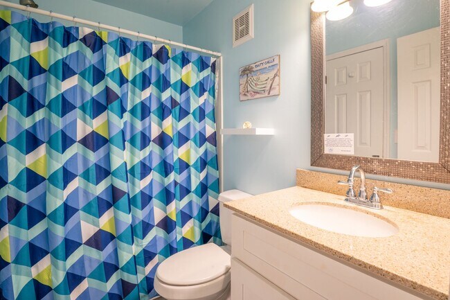 Building Photo - OFF-SEASON FURNISHED RENTAL