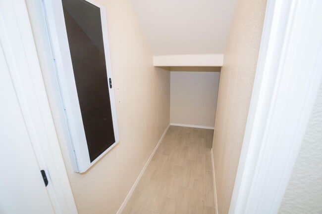 Building Photo - Stunning 2-Story Home in the Holiday Community!