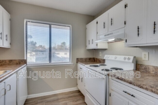 Building Photo - 2814C Thomas Lane