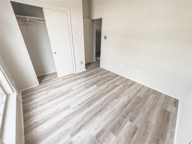 Building Photo - 2707 Burlington