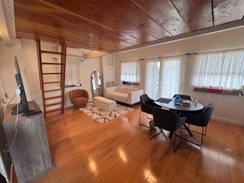 Building Photo - 2118 Kew Dr