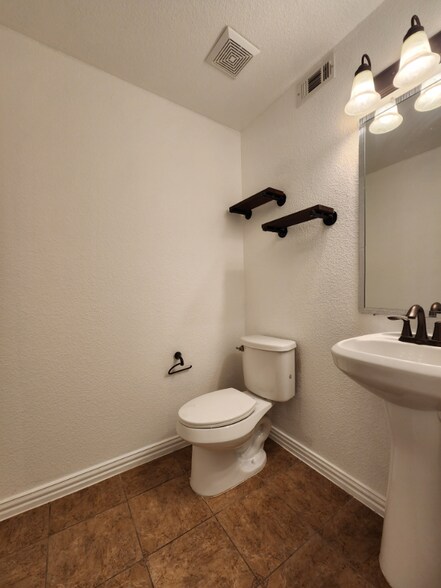 Building Photo - 3080 Peyton Brook Dr