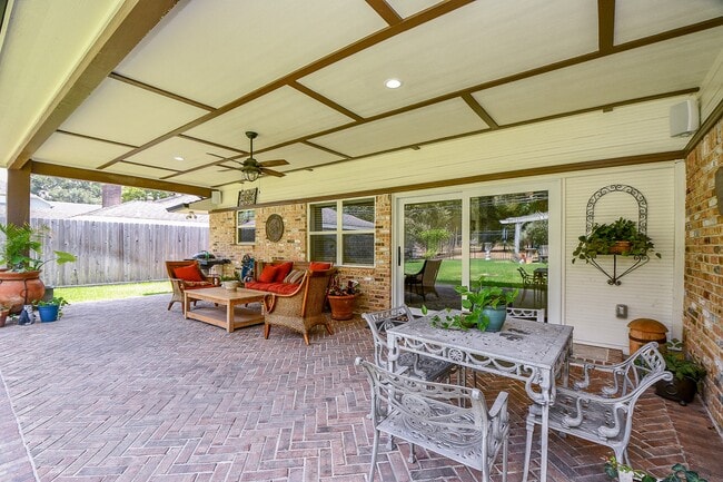 Building Photo - 922 Chantilly Ln