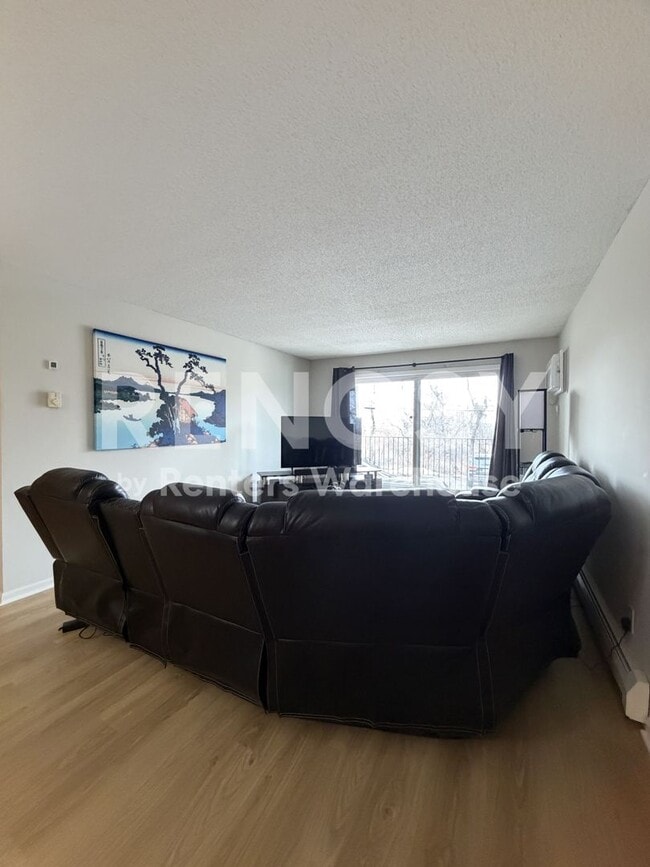 Building Photo - Available July 1st 2 Bedroom 1 Bath Condo in Minneapolis