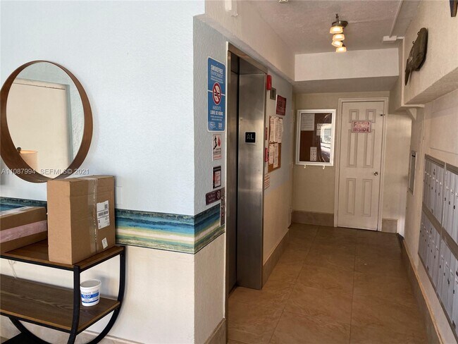 Building Photo - 300 Oregon St