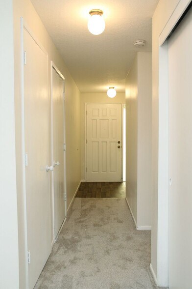 Building Photo - 804-804 SW 29th Way