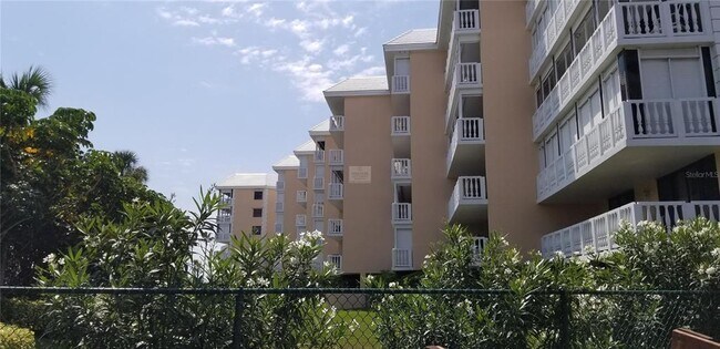 Building Photo - 6650 Sunset Way