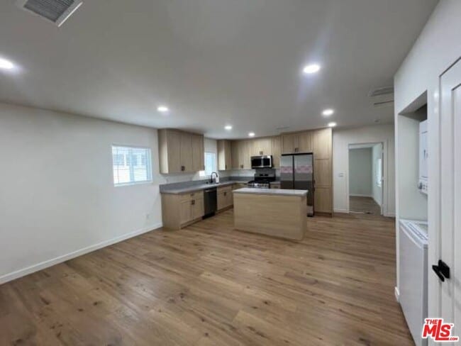 Building Photo - 4852 Topanga Canyon Blvd