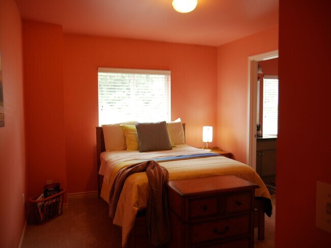 Building Photo - Beautiful, Fully Furnished, Maple Valley H...