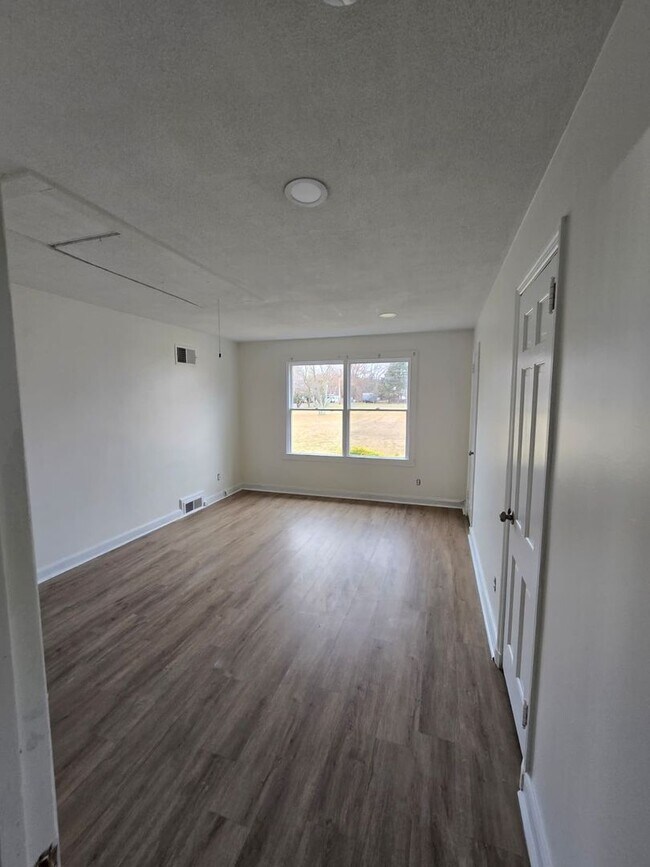 Building Photo - Spacious 4BR Ranch with 3 Living Rooms on 1.7 Acres — Howell