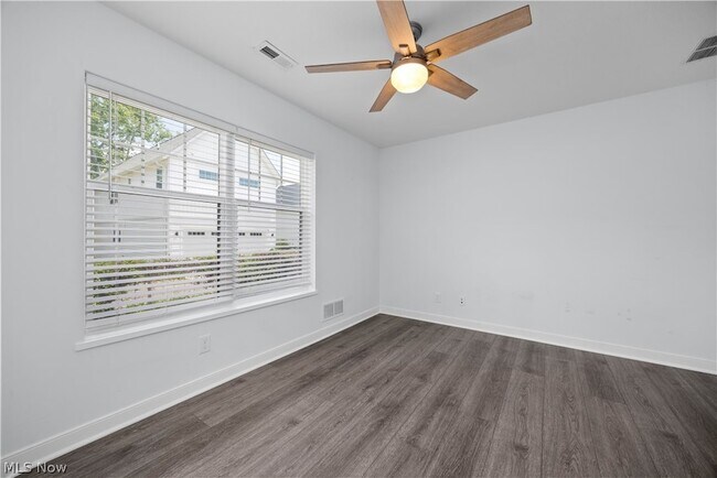 Building Photo - 2059 W 34th Pl