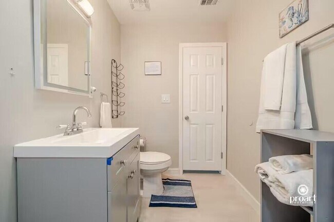 Building Photo - 4000 Gulf Terrace Dr