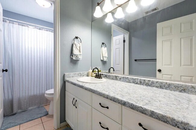 Building Photo - Easy Living! 3 Bedroom Home Condo in St. G...