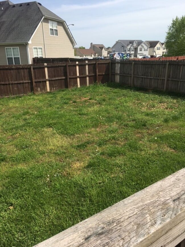 Building Photo - Beautiful Single Family Home in Clarksville