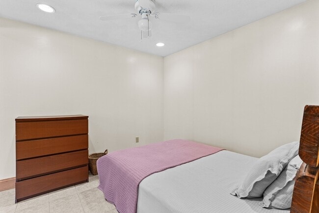 Building Photo - 27 Ridge Hill Ave