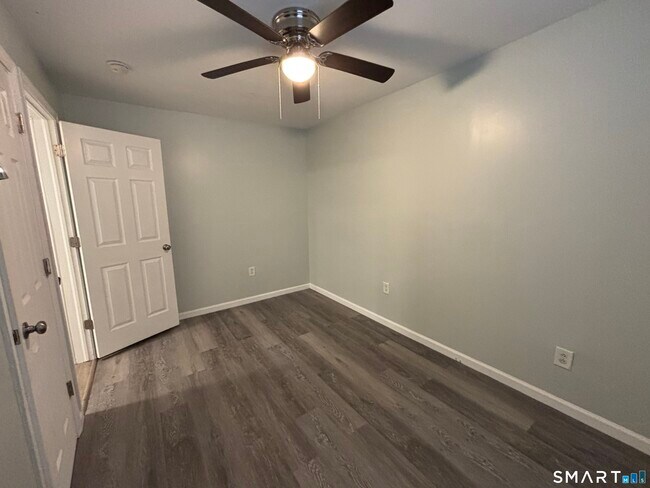 Building Photo - 213 Golden Hill St