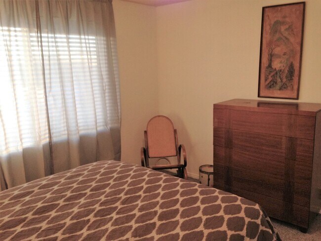 Building Photo - LOFT STYLE 2 Bed/1 Bath Near the Ocean ** ...