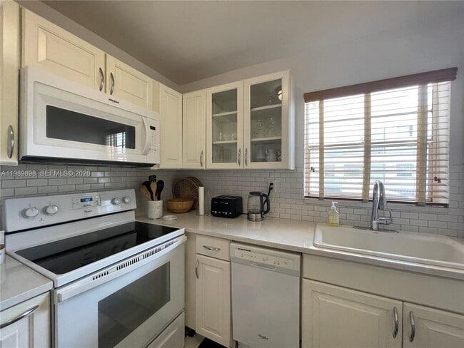 Building Photo - 221 Meridian Ave