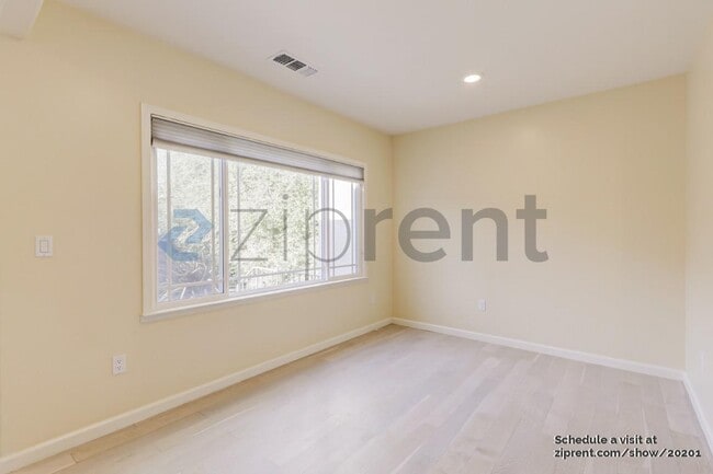 Building Photo - 1338 Parker St