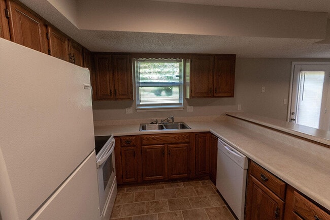 Building Photo - 3602 Hermitage Rd