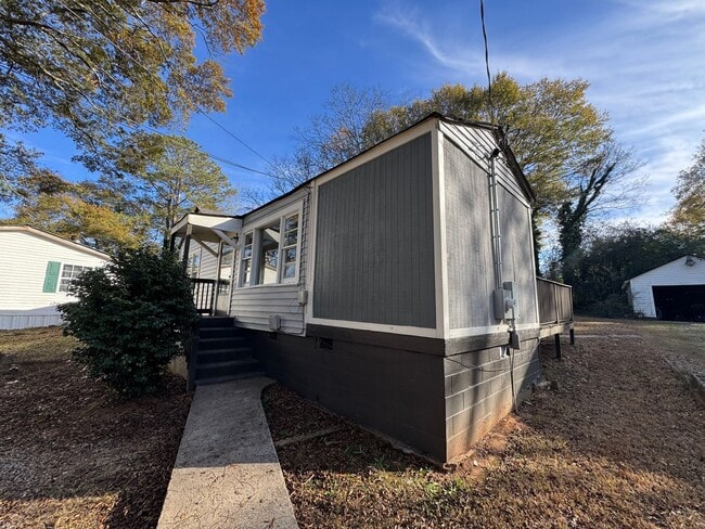 Building Photo - 2/1 House in East Rome with bonus room- $995