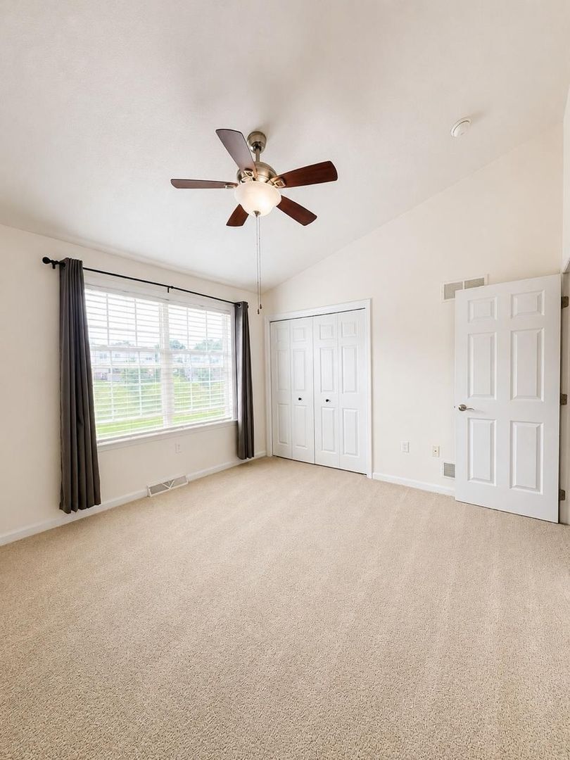 Building Photo - 10551 Cherry Grove Ct