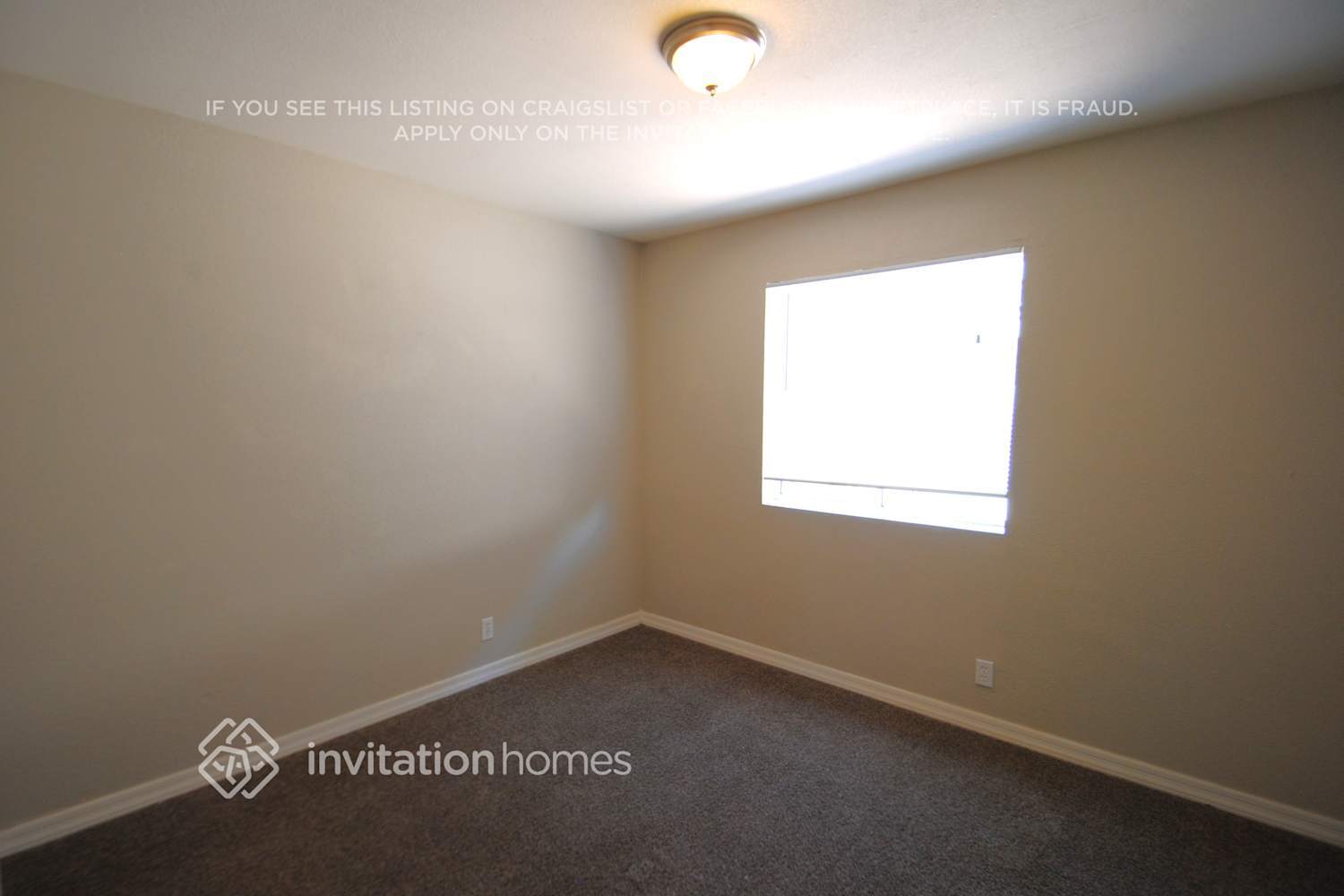 Building Photo - 834 E Glade Ave