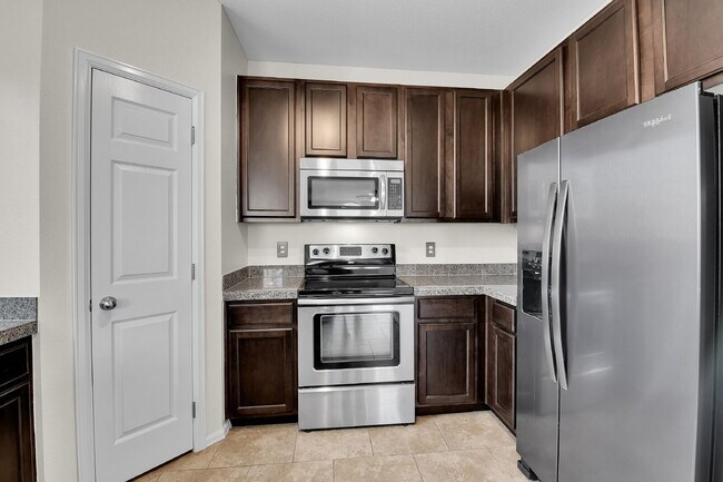 Building Photo - $1,800 - 1 Bed, 1.5 Bath Condo in Denver with In Unit Laundry in Great Location!