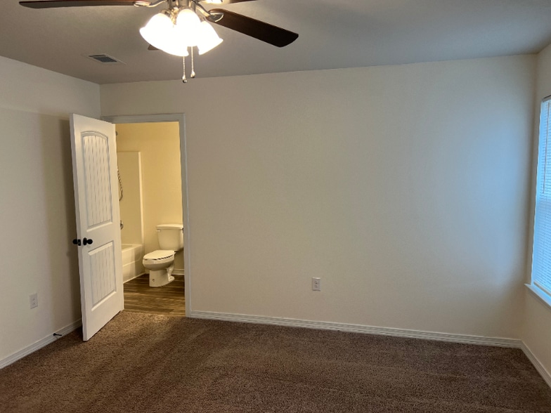 Building Photo - 10468 River Birch Dr