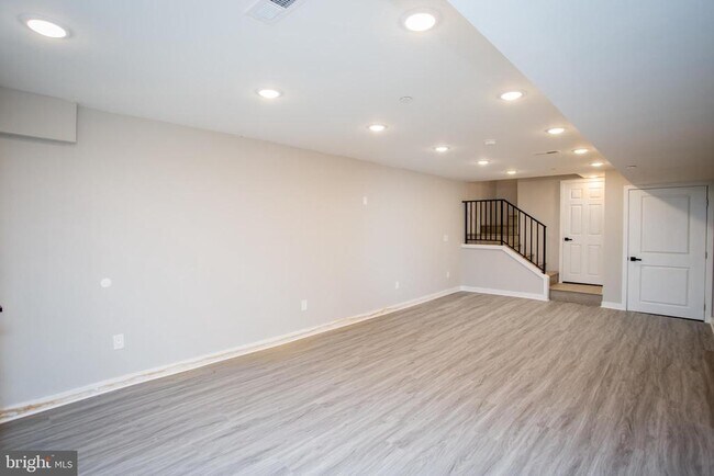 Building Photo - 1214 E Fletcher St