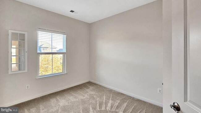 Building Photo - 43369 Southland St