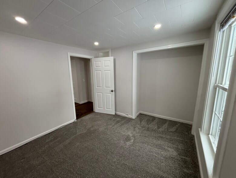 Building Photo - 169 Sewalls Falls Rd