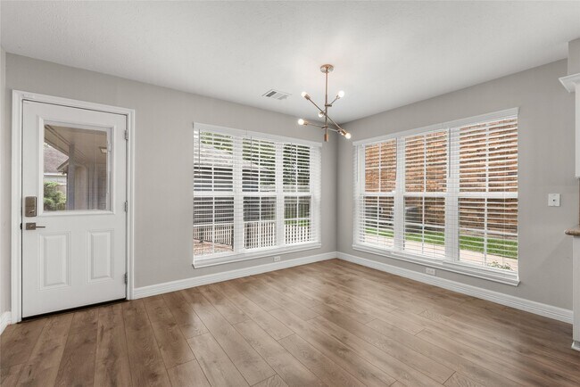 Building Photo - 2105 Murfield Dr
