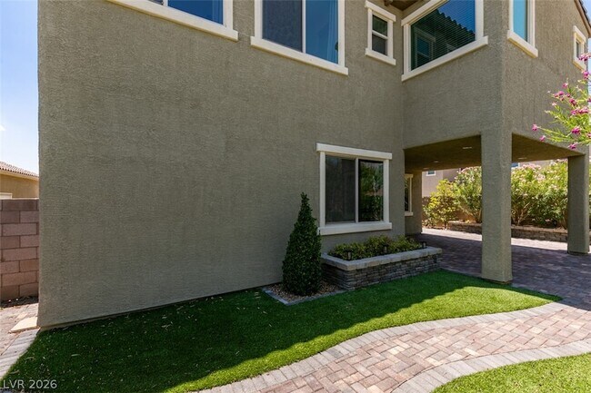Building Photo - 1027 Whitworth Ave