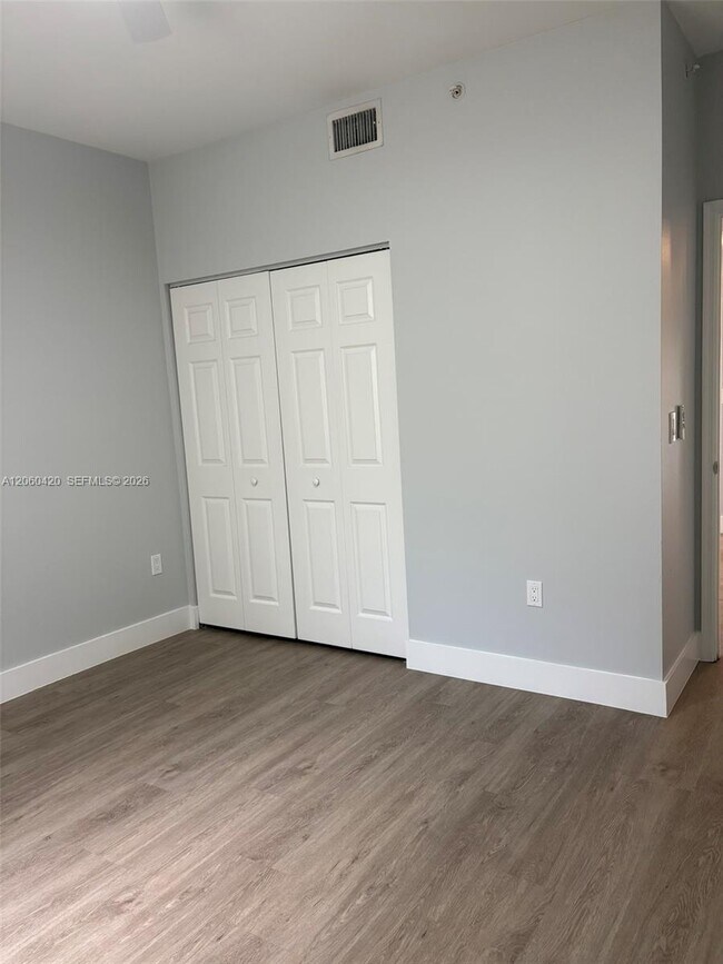 Building Photo - 2100 Greenview Shores Blvd