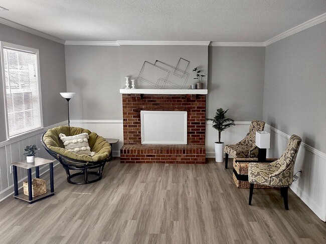 Building Photo - Spacious 3 bed 2 Bathroom House in Peace Haven Rd Winston-Salem