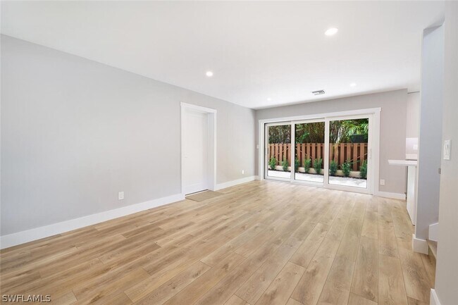 Building Photo - 1130 5th St S