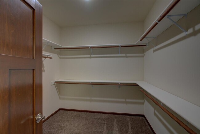 Building Photo - 525 Dragon Willow Ln