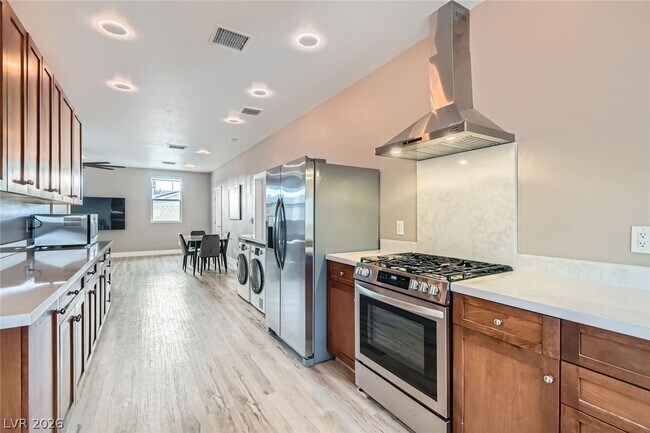 Building Photo - 7074 Pinebrook Ct