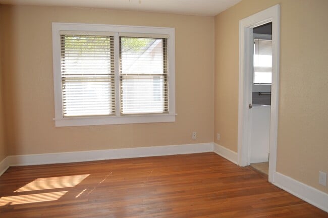 Building Photo - 3904 Fountain Ter