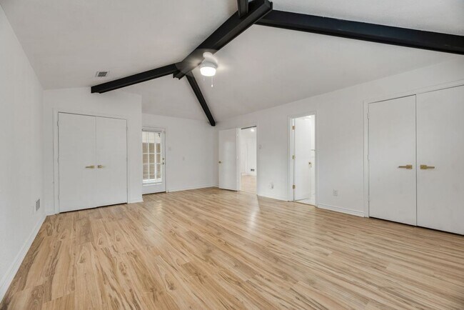 Building Photo - Spacious updated East Dallas home with open layout, flex suite, and easy access to White Rock Lake
