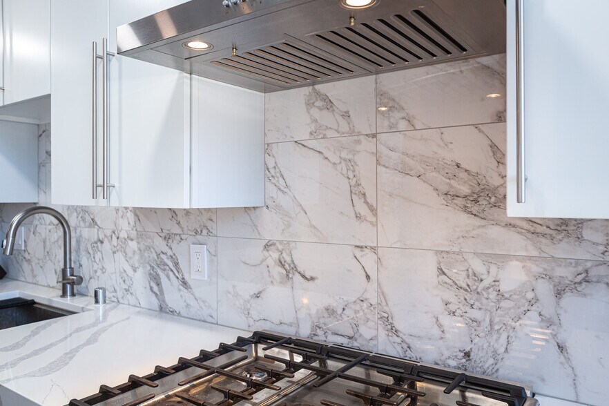 Building Photo - 346 1st St