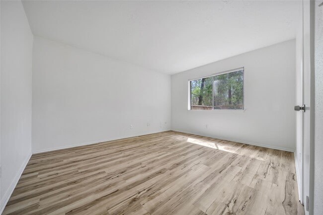 Building Photo - 26 Green Field Pl