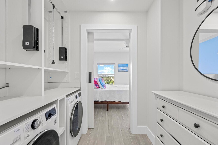 Building Photo - 3230 S Ocean Blvd