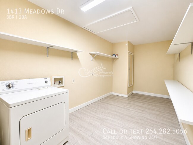 Building Photo - 1413 Meadows Dr