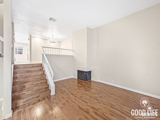 Building Photo - Beautiful 3B/2.5BA W/ Attached 2 Car Garage, A/C, & W/D in La Jolla!