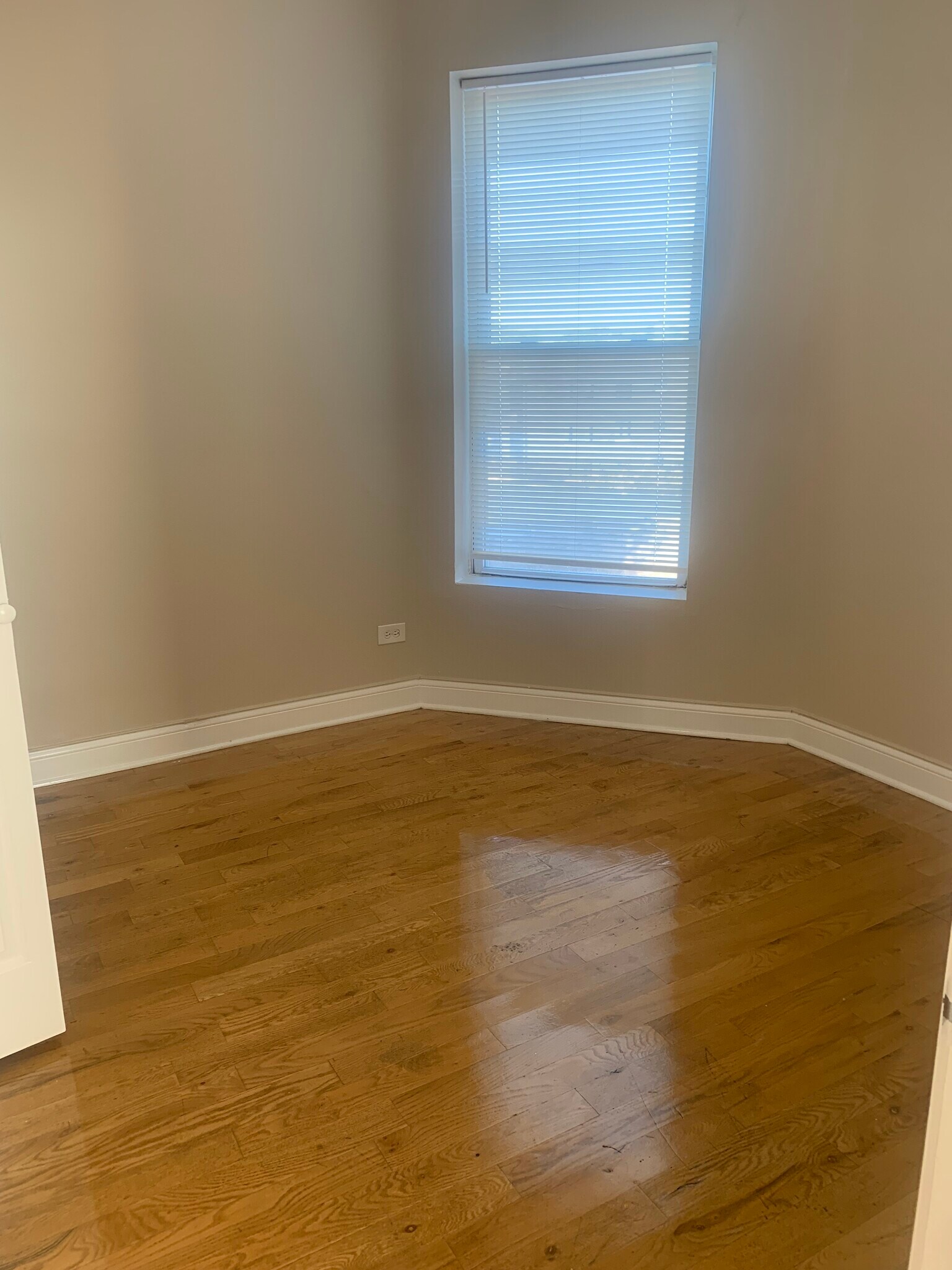 Building Photo - 6507 S Ingleside Ave