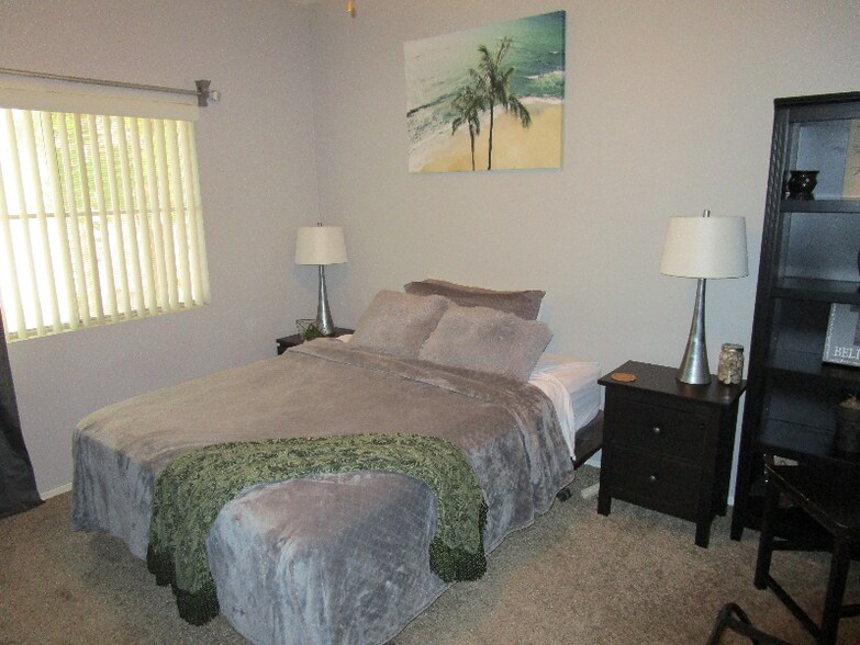 Building Photo - 3830 E Lakewood Pkwy W