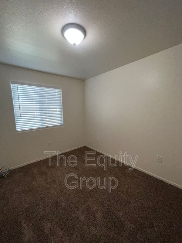 Building Photo - 2530 W Oriole Ave