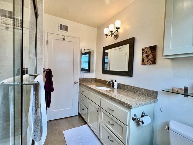 Building Photo - Beautifully Furnishee 2 bedroom, 2 bathroom Home